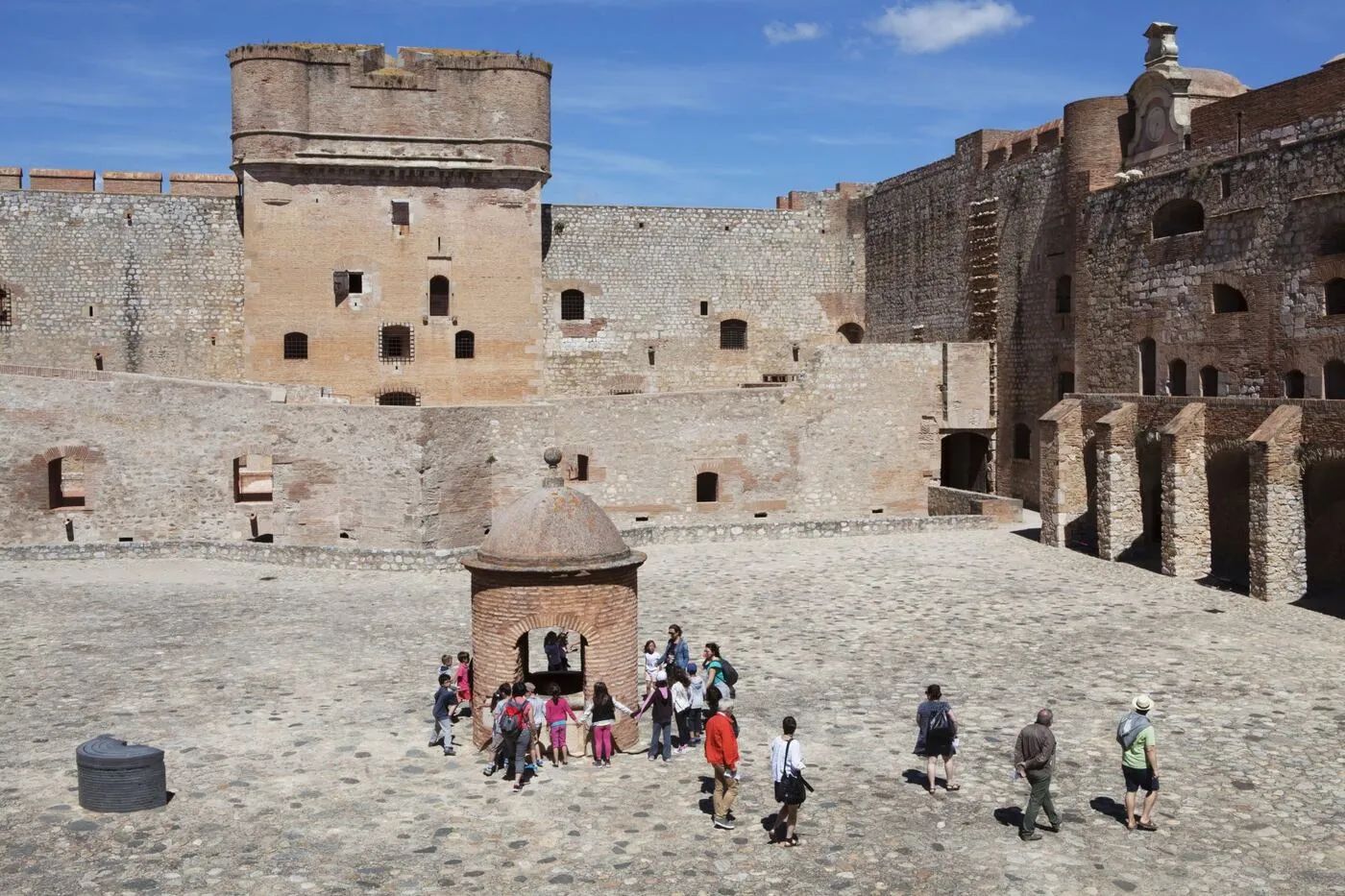 Sudfrance.fr - La Forteresse de Salses entre mer et étangs
