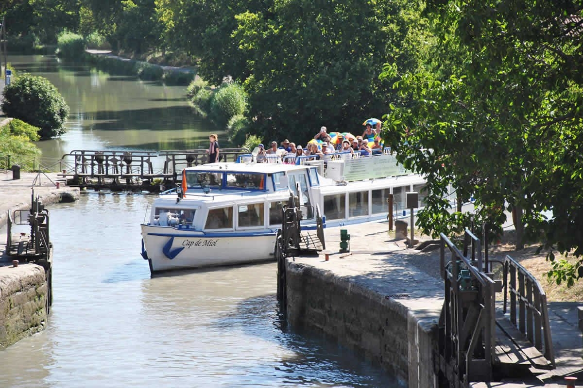 Sudfrance.fr - Croisière écluses de Fonseranes sur le Canal du Midi