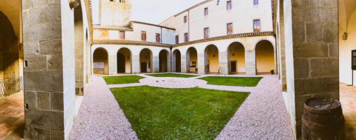Sudfrance.fr - Visite de l'abbaye de Caunes Minervois