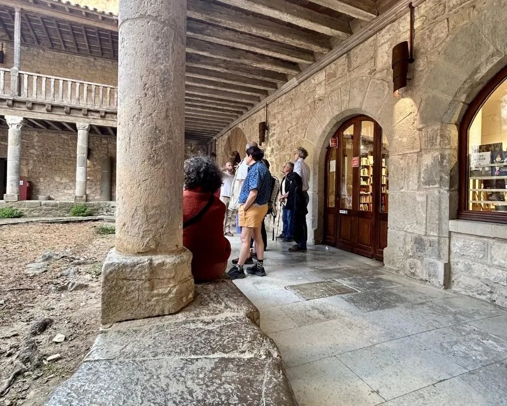 Sudfrance.fr - Visite de l’abbaye Sainte-Marie à Lagrasse, joyau médiéval