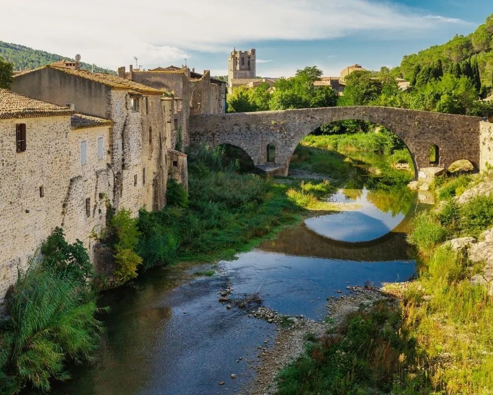 Sudfrance.fr - Visite de l’abbaye Sainte-Marie à Lagrasse, joyau médiéval