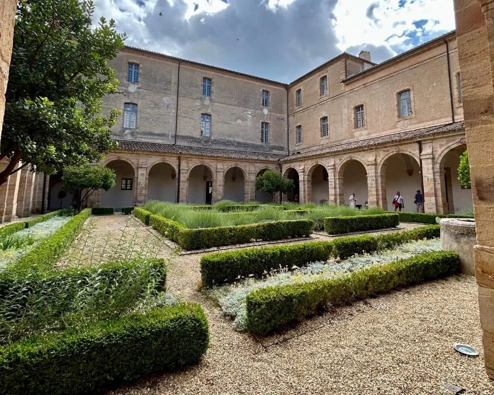 Sudfrance.fr - Visite de l’abbaye Sainte-Marie à Lagrasse, joyau médiéval
