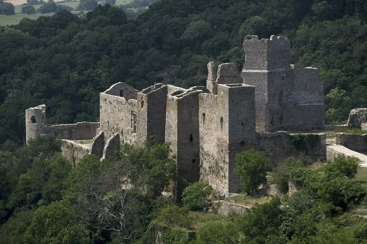 Sudfrance.fr - Visite du château de Saissac et son trésor médiéval unique