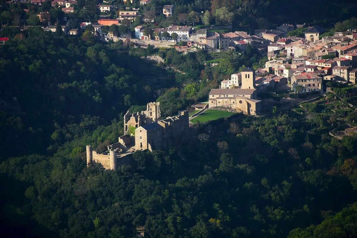 Sudfrance.fr - Visite du château de Saissac et son trésor médiéval unique