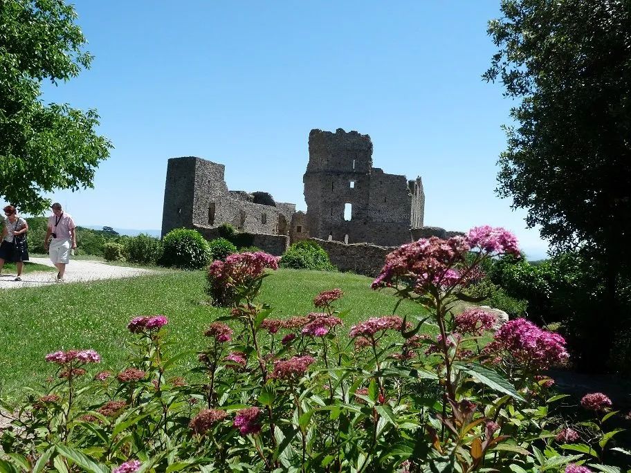Sudfrance.fr - Visite du château de Saissac et son trésor médiéval unique