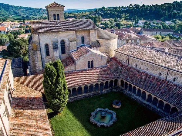 Sudfrance.fr - Visite et découverte de l'abbaye de Saint-Hilaire