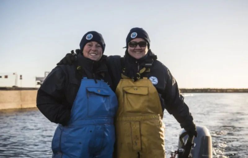 Sudfrance.fr - Évasion avec une pêcheuse sur le bassin de Thau