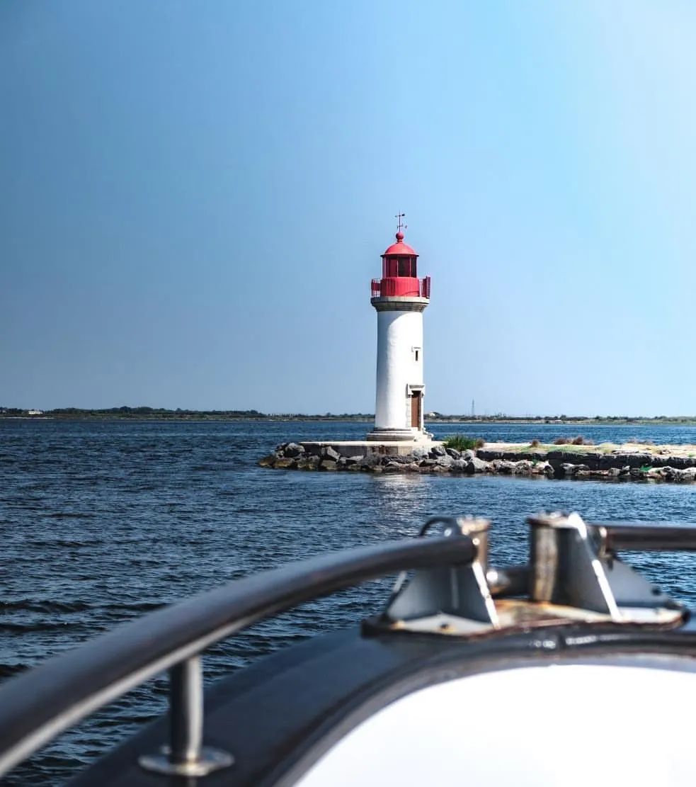 Sudfrance.fr - Évasion avec une pêcheuse sur le bassin de Thau