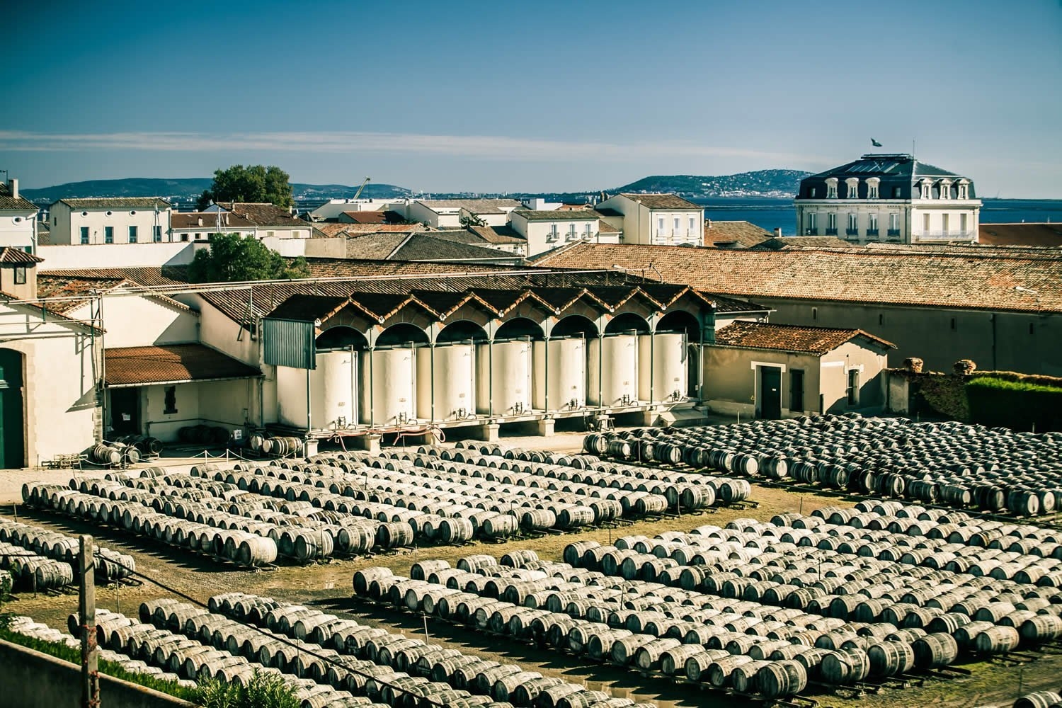 Sudfrance.fr - Visite découverte du Chai de Noilly Prat
