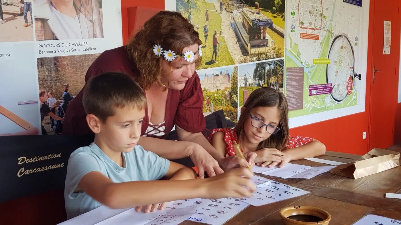 Sudfrance.fr - Atelier scolaire 2h30 : calligraphie et traditions médiévales