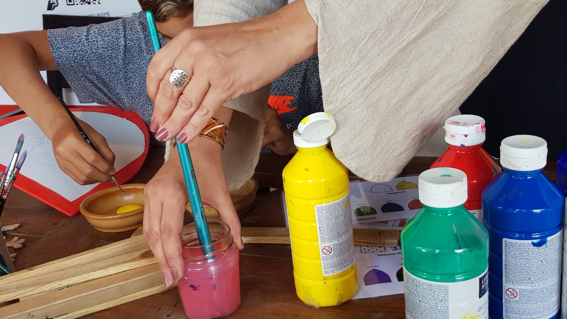 Sudfrance.fr - Atelier scolaire : Calligraphie, Héraldique et Parcours du Chevalier