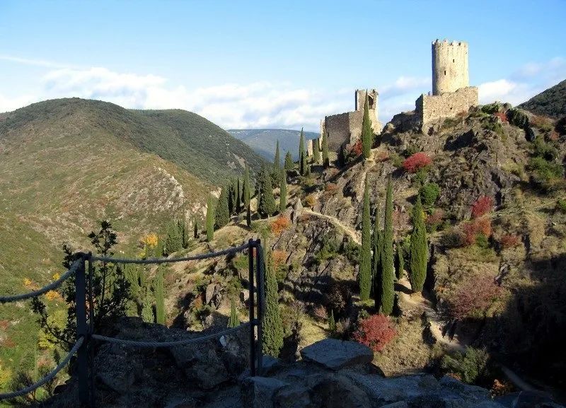 Sudfrance.fr - Visite commentée des 4 châteaux de Lastours en Pays Cathare