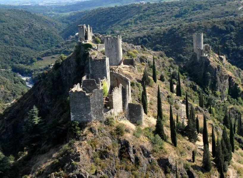 Sudfrance.fr - Visite commentée des 4 châteaux de Lastours en Pays Cathare