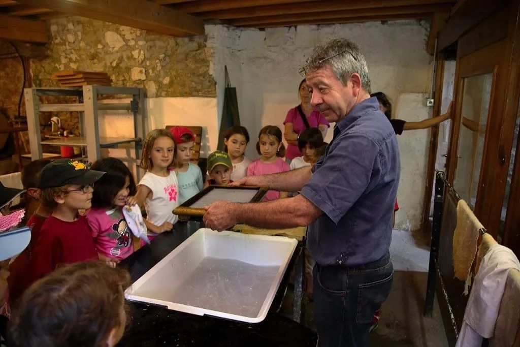 Sudfrance.fr - Atelier scolaire et pédagogique : la fabrication du papier