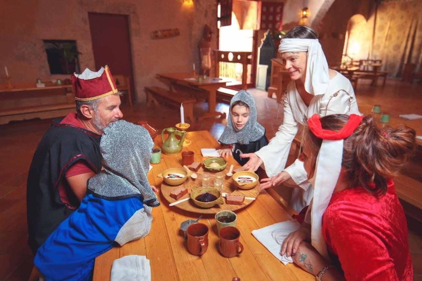 Sudfrance.fr - Vignobles en Scène :  visite et banquet insolite