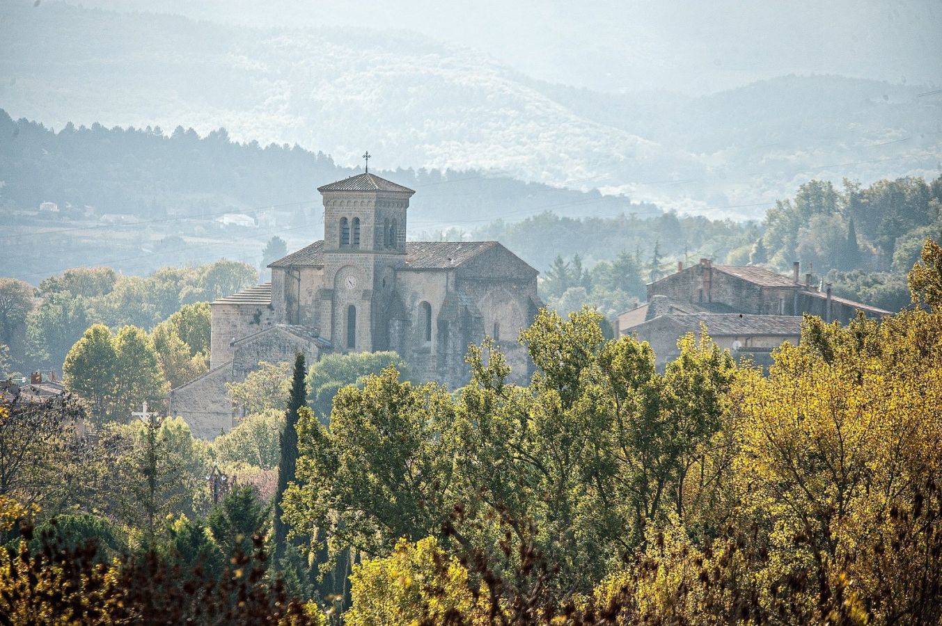 Sudfrance.fr - Visite et découverte de l'abbaye de Saint-Hilaire