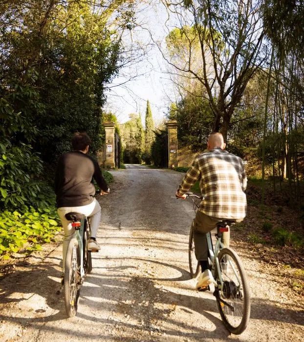 Escapada por la naturaleza en bicicleta eléctrica