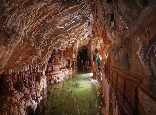 visite de la grotte de Limousis